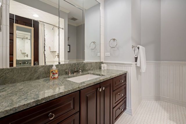 34 BRIDLEWOOD Road, Northbrook, IL 60062