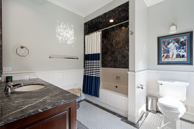 34 BRIDLEWOOD Road, Northbrook, IL 60062