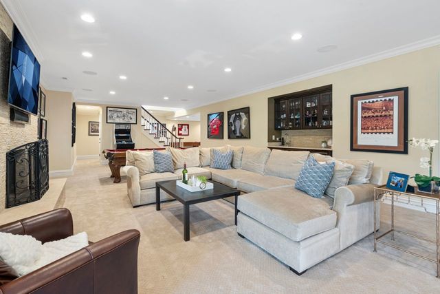 34 BRIDLEWOOD Road, Northbrook, IL 60062