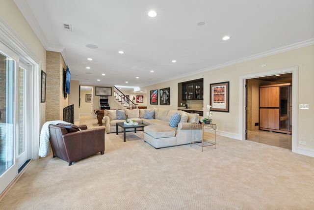 34 BRIDLEWOOD Road, Northbrook, IL 60062