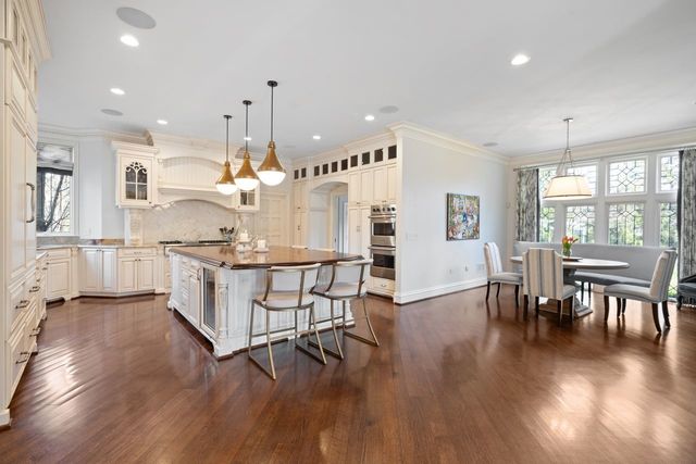 34 BRIDLEWOOD Road, Northbrook, IL 60062