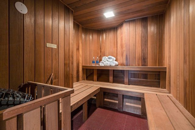 34 BRIDLEWOOD Road, Northbrook, IL 60062