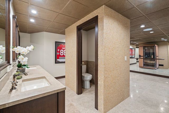 34 BRIDLEWOOD Road, Northbrook, IL 60062