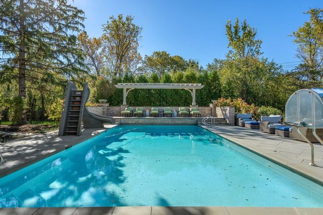 34 BRIDLEWOOD Road, Northbrook, IL 60062