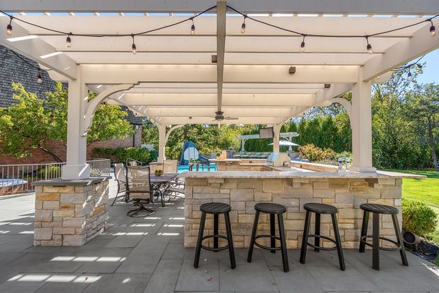 34 BRIDLEWOOD Road, Northbrook, IL 60062