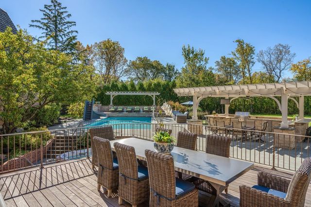 34 BRIDLEWOOD Road, Northbrook, IL 60062