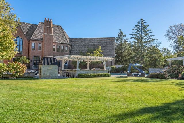 34 BRIDLEWOOD Road, Northbrook, IL 60062