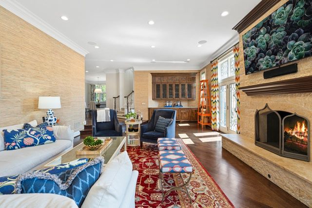 34 BRIDLEWOOD Road, Northbrook, IL 60062