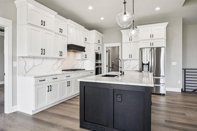 18099 Townsend Drive, Clive, IA 50325