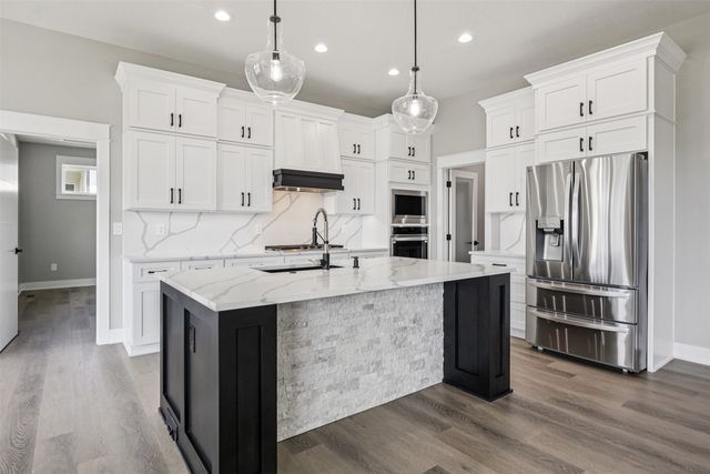 18099 Townsend Drive, Clive, IA 50325