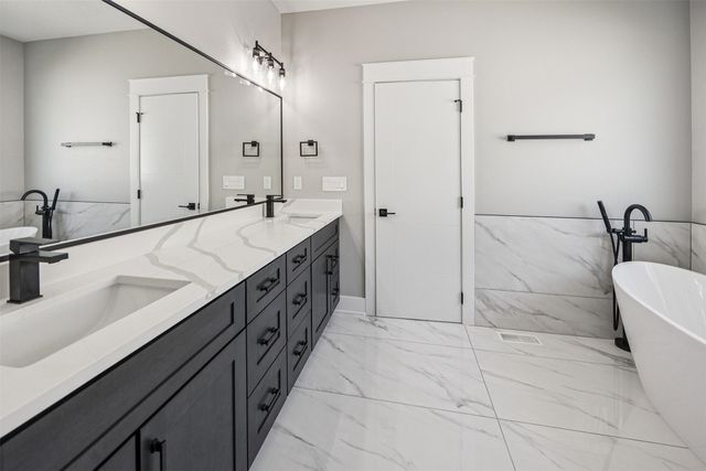 18099 Townsend Drive, Clive, IA 50325