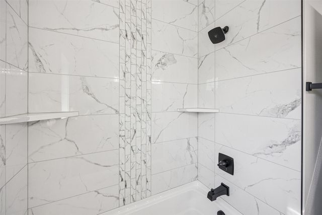 18099 Townsend Drive, Clive, IA 50325