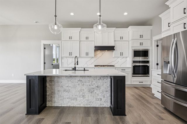 18099 Townsend Drive, Clive, IA 50325