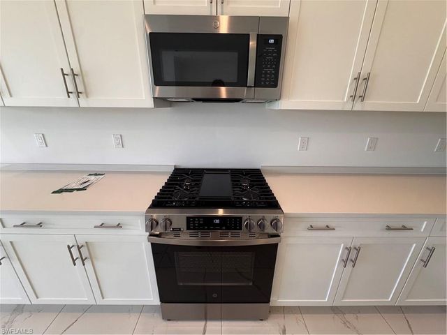 2864 Bloomfield WAY, Naples, FL 34116