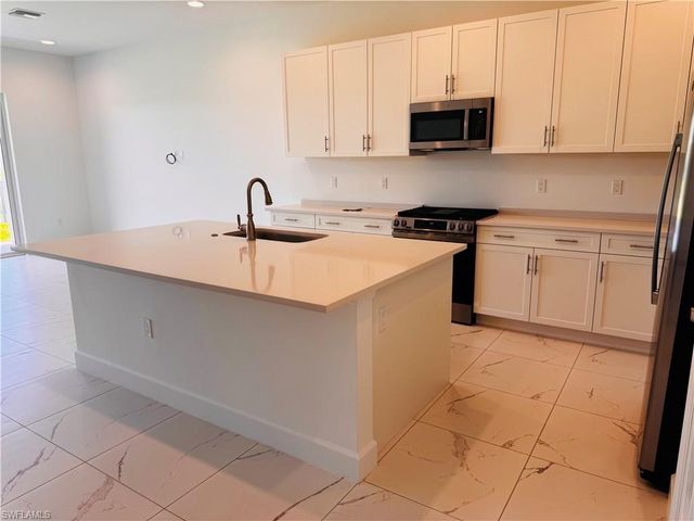 2864 Bloomfield WAY, Naples, FL 34116