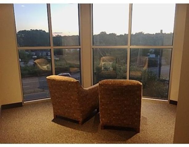 1522 Vfw Parkway 201, Boston, MA 02132