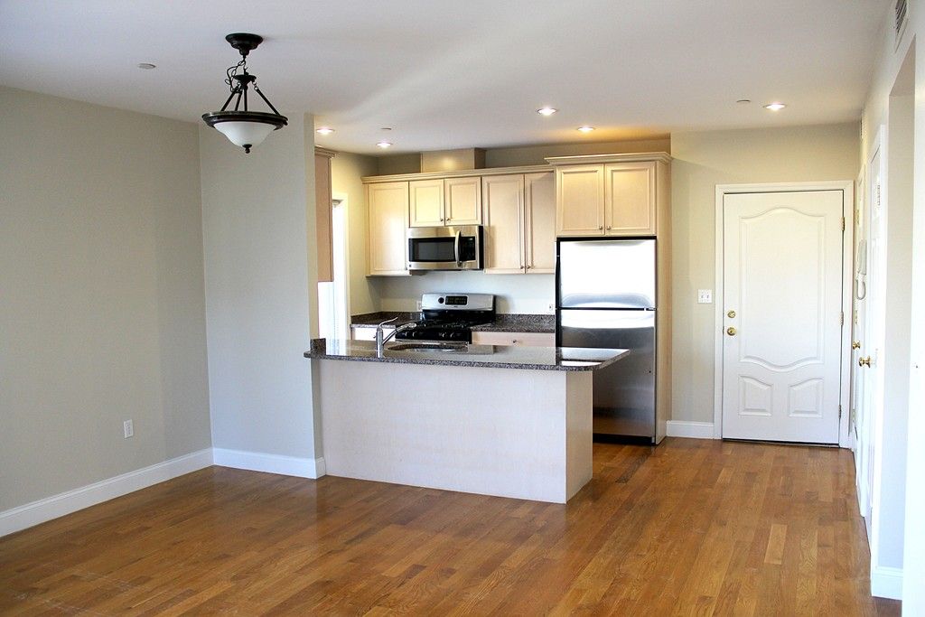 1522 Vfw Parkway 201, Boston, MA 02132