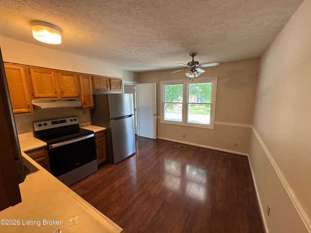 8600 Tannen Dr, Louisville, KY 40242