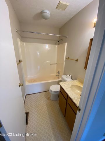 8600 Tannen Dr, Louisville, KY 40242