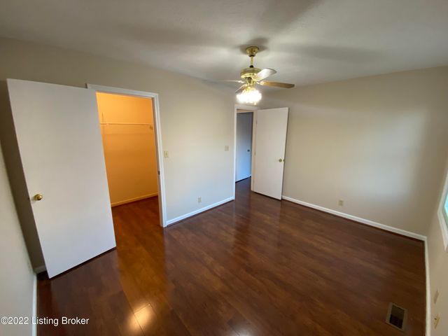 8600 Tannen Dr, Louisville, KY 40242