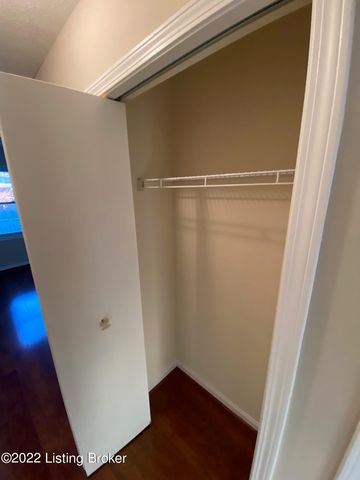 8600 Tannen Dr, Louisville, KY 40242