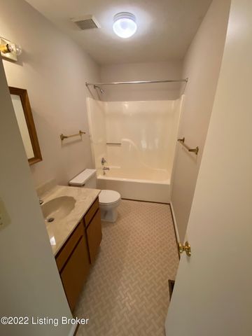 8600 Tannen Dr, Louisville, KY 40242