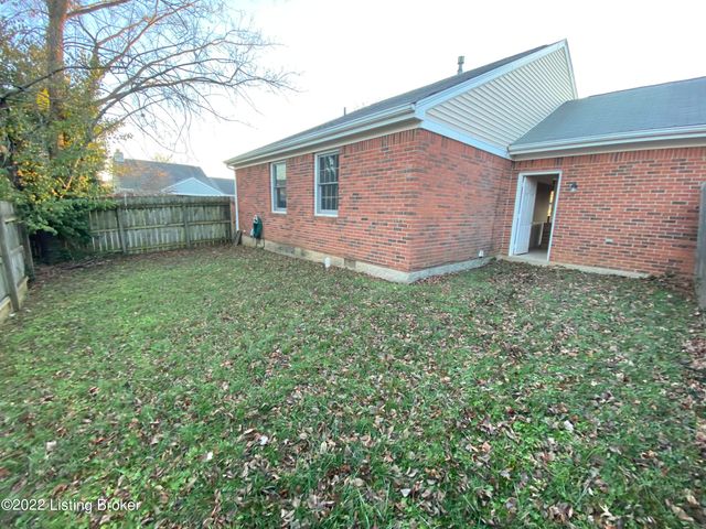 8600 Tannen Dr, Louisville, KY 40242