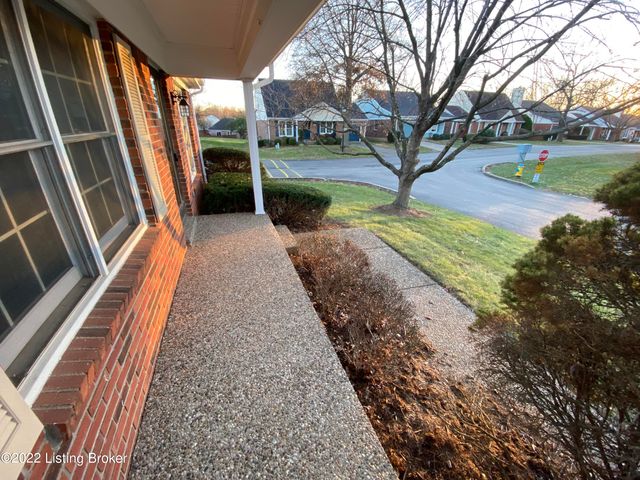 8600 Tannen Dr, Louisville, KY 40242
