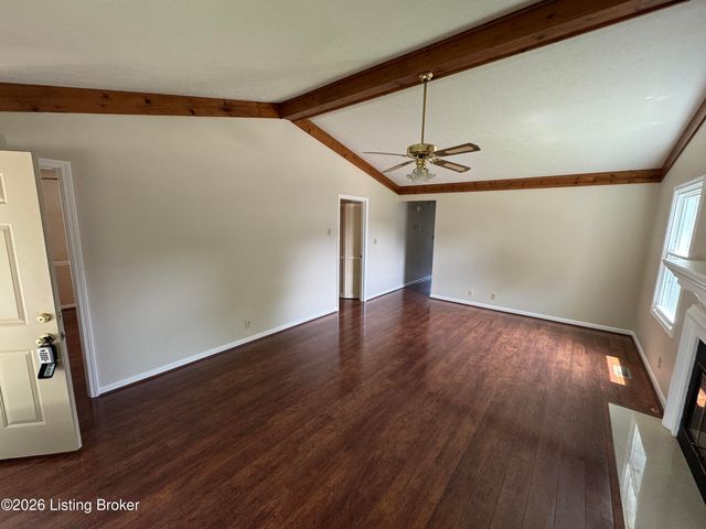 8600 Tannen Dr, Louisville, KY 40242