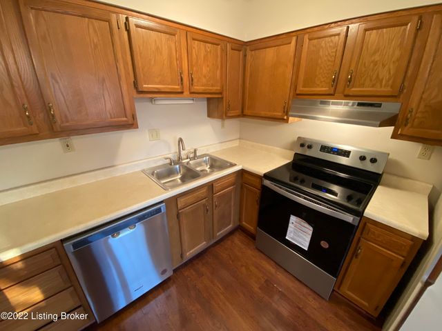 8600 Tannen Dr, Louisville, KY 40242