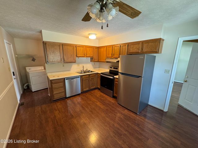 8600 Tannen Dr, Louisville, KY 40242