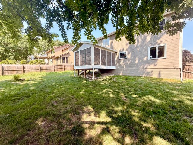 1828 NW 87th Place, Clive, IA 50325