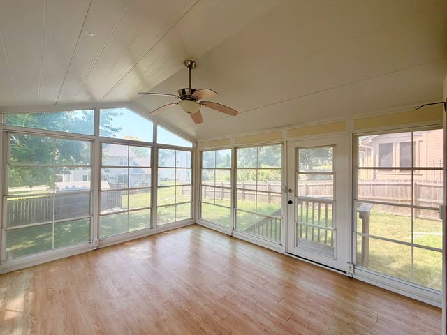1828 NW 87th Place, Clive, IA 50325