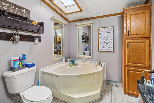 208 S East Avenue, Lacona, IA 50139
