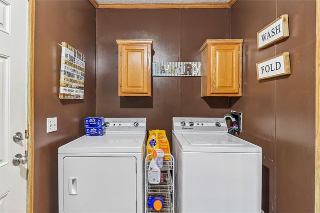 208 S East Avenue, Lacona, IA 50139
