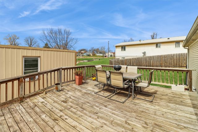 208 S East Avenue, Lacona, IA 50139