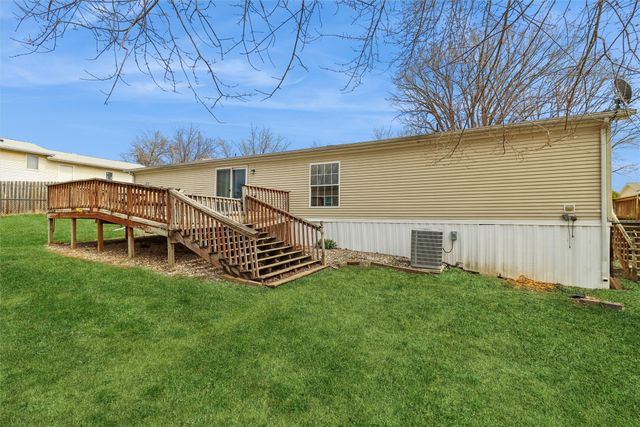 208 S East Avenue, Lacona, IA 50139