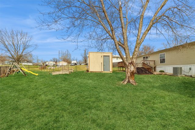 208 S East Avenue, Lacona, IA 50139