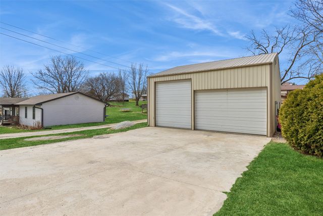 208 S East Avenue, Lacona, IA 50139