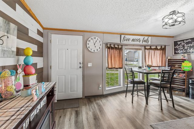 208 S East Avenue, Lacona, IA 50139