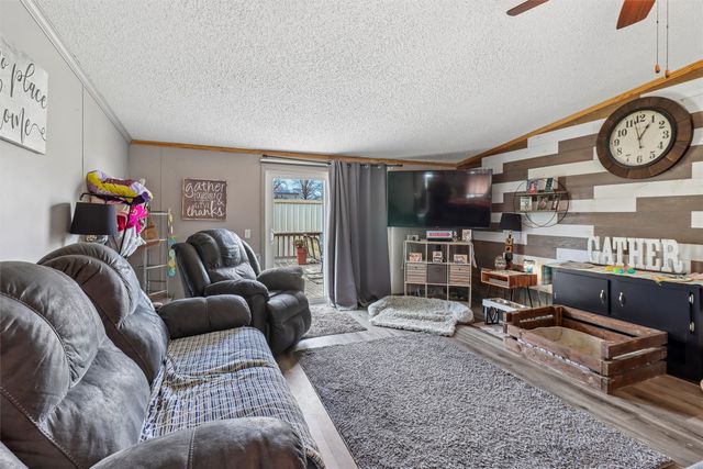 208 S East Avenue, Lacona, IA 50139