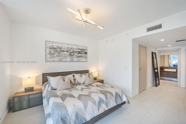 1000 Brickell Plz 4401, Miami, FL 33131