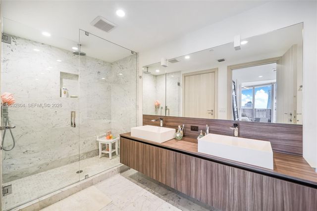 1000 Brickell Plz 4401, Miami, FL 33131