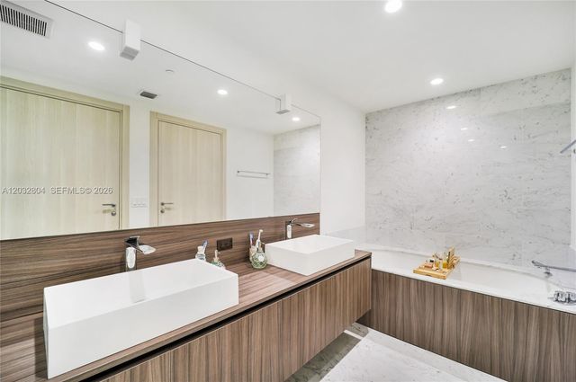 1000 Brickell Plz 4401, Miami, FL 33131