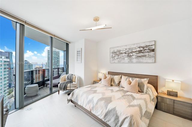 1000 Brickell Plz 4401, Miami, FL 33131