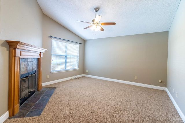 2865 Winners Cir Dr, Navarre, FL 32566