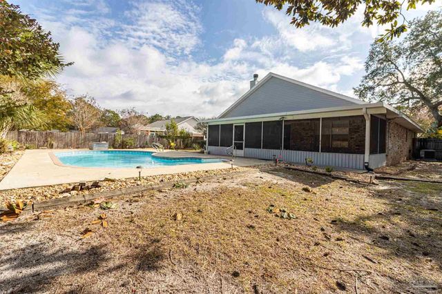 2865 Winners Cir Dr, Navarre, FL 32566