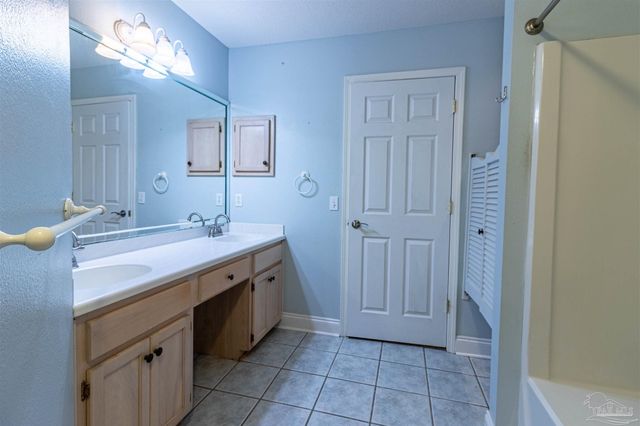 2865 Winners Cir Dr, Navarre, FL 32566