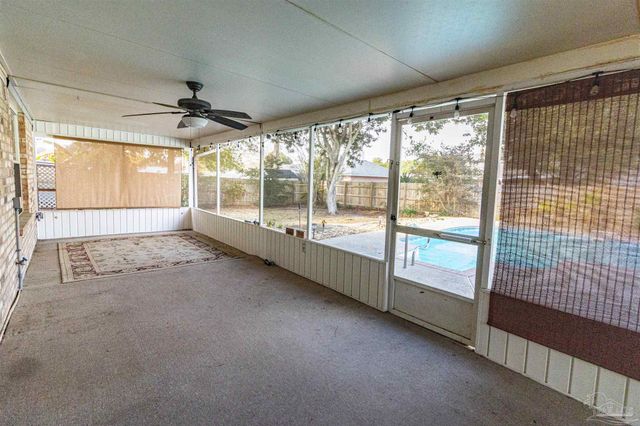 2865 Winners Cir Dr, Navarre, FL 32566