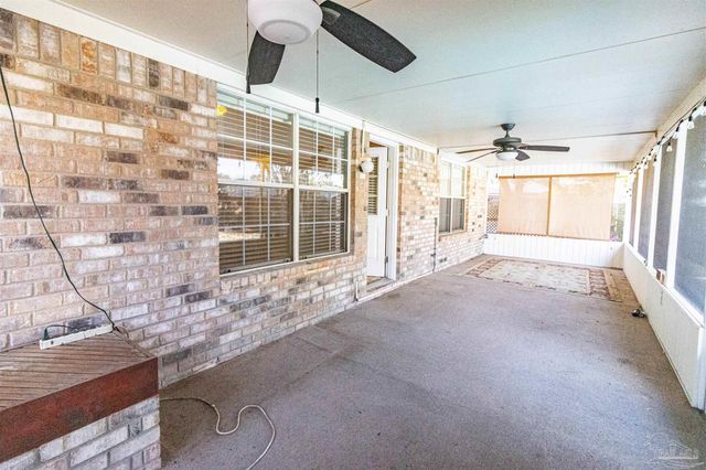 2865 Winners Cir Dr, Navarre, FL 32566